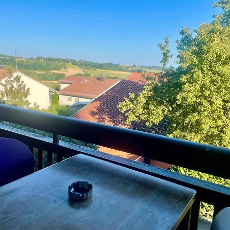 Ruhiges Apartment Mit Ausblick Vom Balkon Apartmán