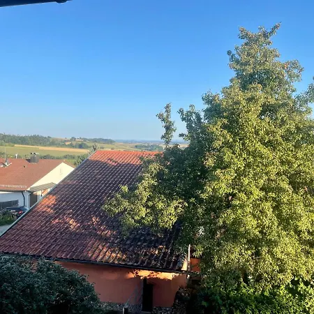 Ruhiges Apartment Mit Ausblick Vom Balkon