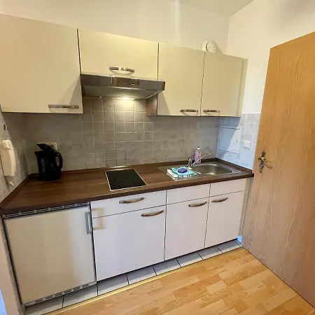 Ruhiges Apartment Mit Ausblick Vom Balkon